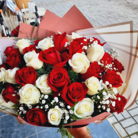  35 kırmızı beyaz gül